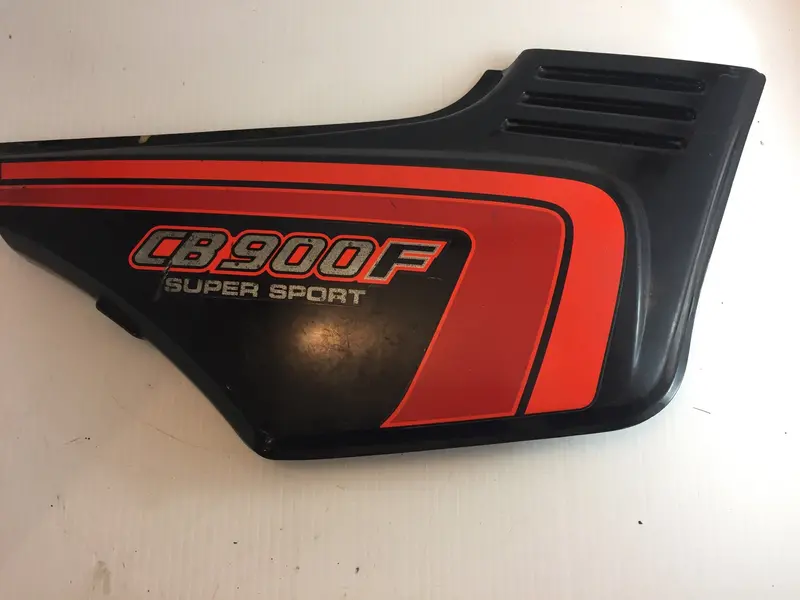 1983–1984 Honda Cb900F Super Sport Right Side Panel 1