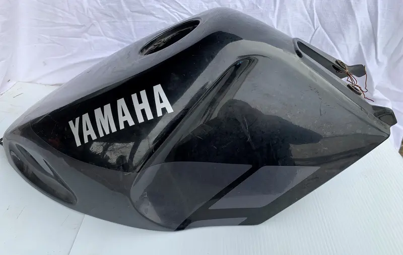 1989 Yamaha Fzr600 Fuel Tank Cover 1