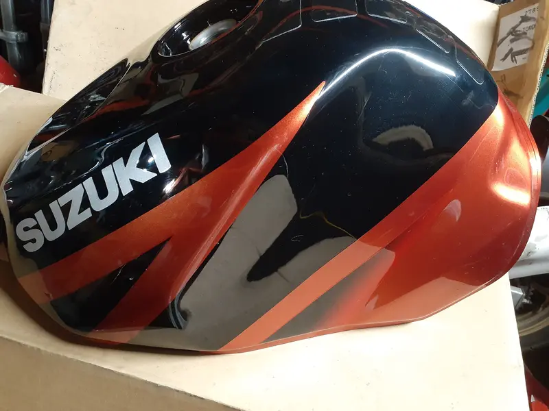 2003 Suzuki Gsx-R1000K3 Fuel Tank With Mounting Hardware 1