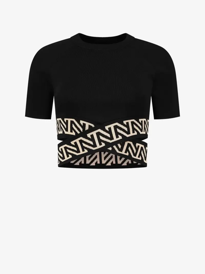 Avalon Minimalist Fitted Top In Black 1