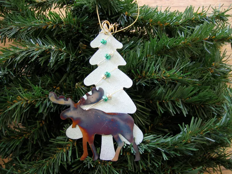 Beaded Sparkle Tree With Moose Ornament – Holiday Accent 1