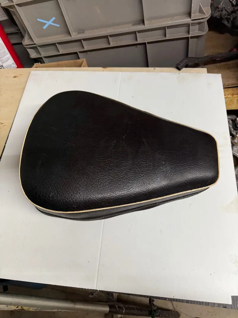 Bsa Vintage-Style Short Solo Seat 1