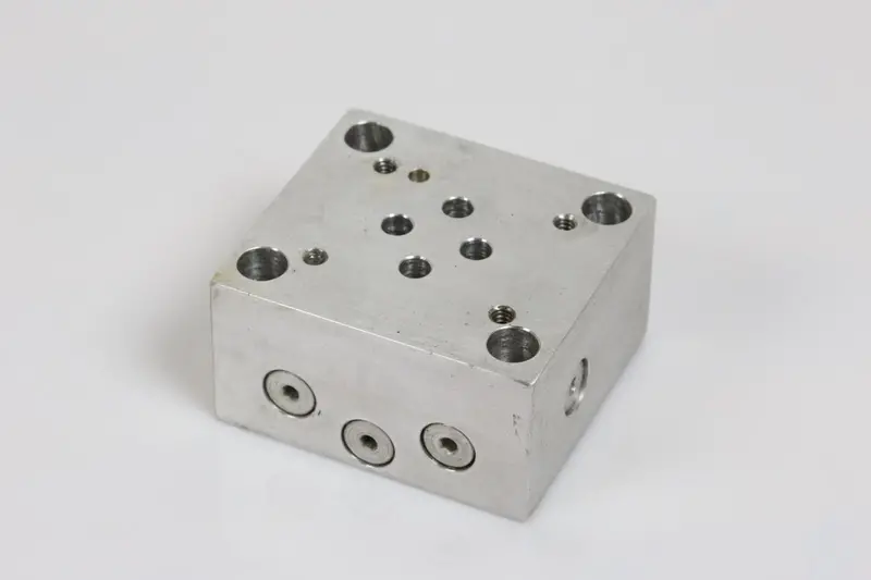Daman Ad01D02Vaab12 Hydraulic Manifold – Compact Flow-Control Assembly 1