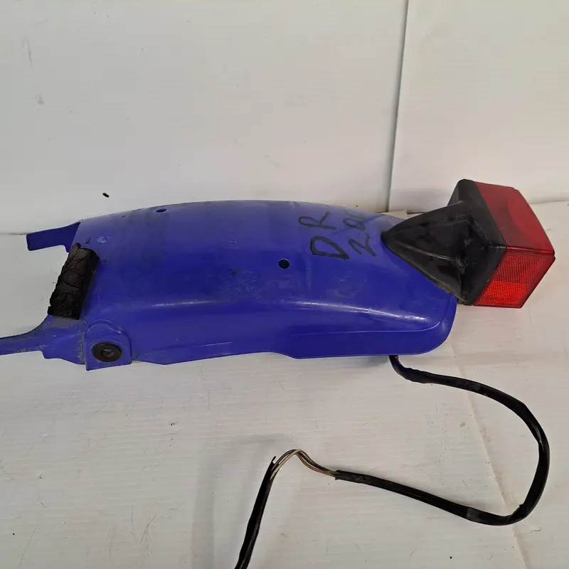 Dr125/Dr200 Rear Blue Fender Component 1