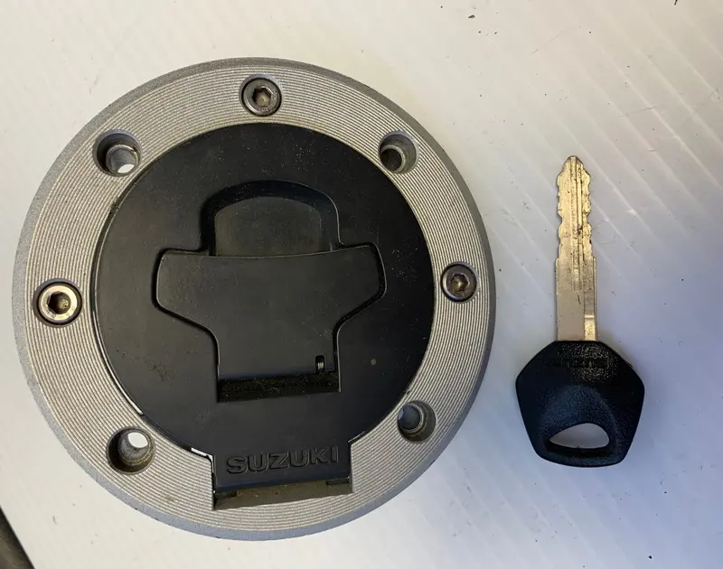 Gsx-R 600 & 750 Fuel Tank Cap 1