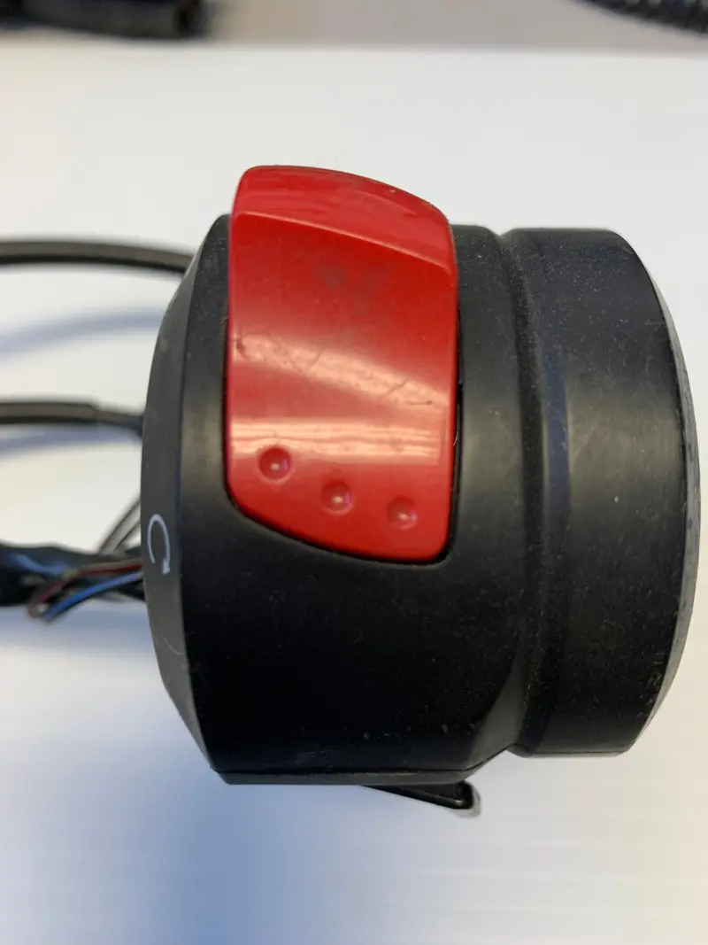 Gsx-R600 And Gsx-R750 Right Handlebar Switch Unit 1