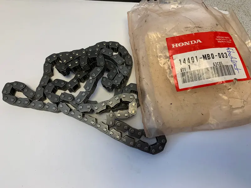 Honda Vf700/Vf750 Camchain And Tensioner Kit 1