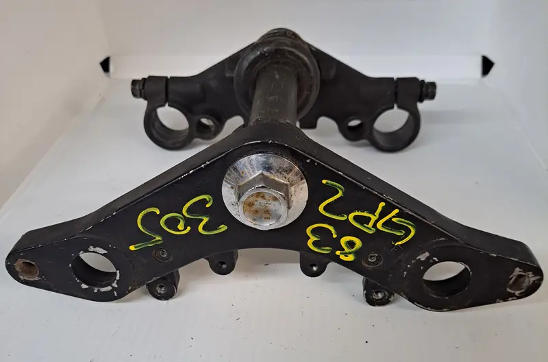Kawasaki Gpz305 Triple Tree And Fork Holder Kit 1