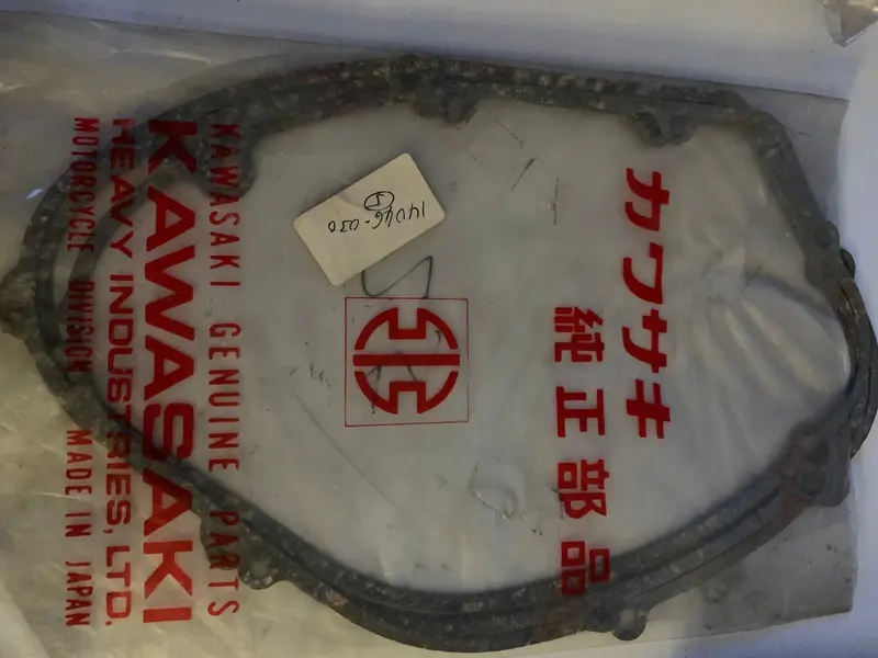Kawasaki Kt250/Kx250 Right Engine Cover Gasket 1