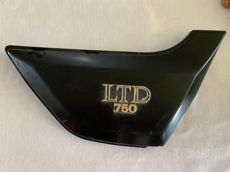 Kawasaki Kz750 Ltd Right-Side Fairing Cover 1