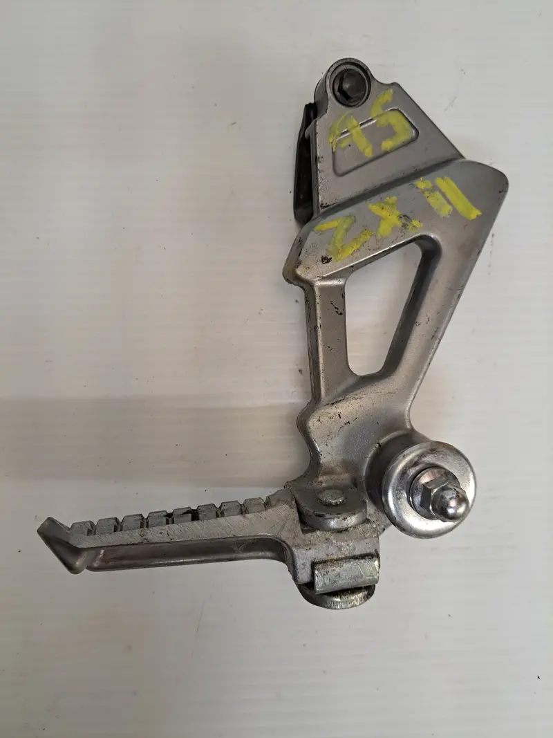 Kawasaki Zx-11 Rear Right Footpeg Assembly With Bracket 1