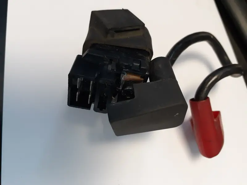 Kawasaki Zx-6 & Zx-9 Starter Solenoid 1
