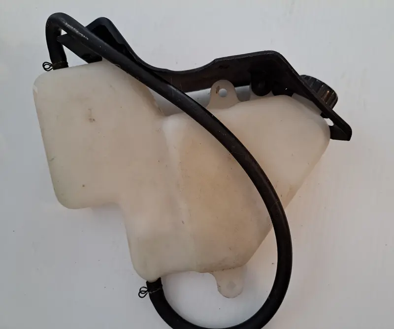 Kawasaki Zx-9R Coolant Reservoir Tank 1