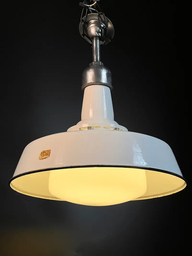Klm White Porcelain Enamel Barn Light – 18-Inch With Schoolhouse Globe 1