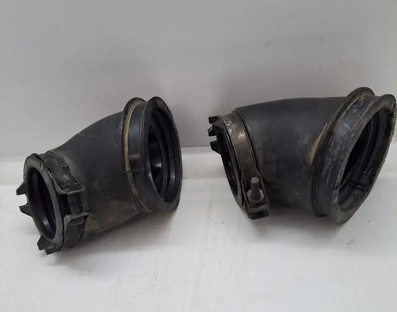 Suzuki Boulevard M50 Air Intake Pipes 1