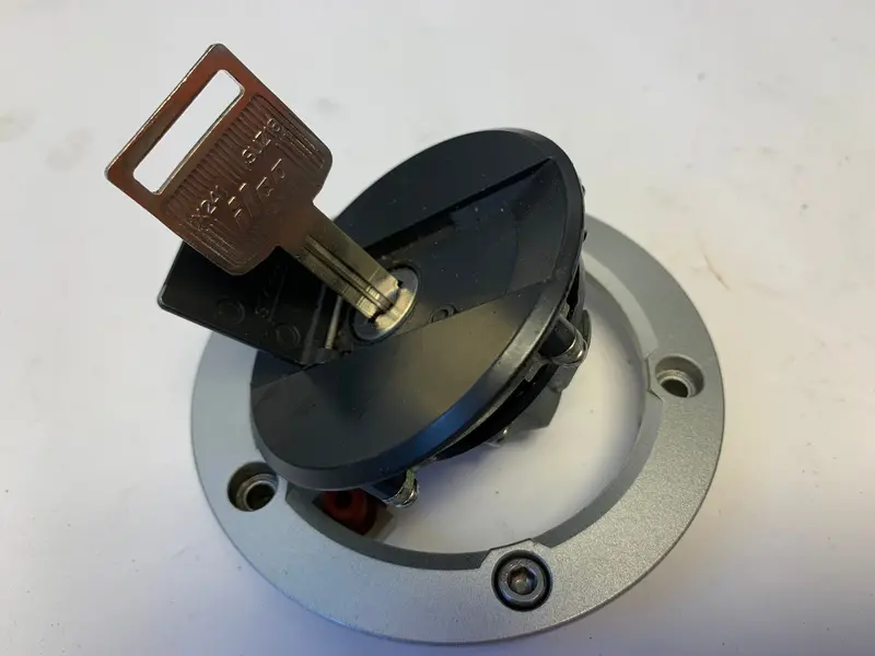 Suzuki Gsx-R1000 Fuel Cap With Venting System 1