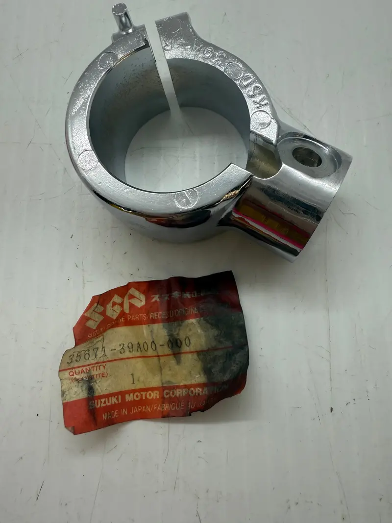 Suzuki Intruder Right Front Turn Signal Mount Bracket 1