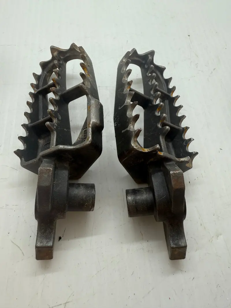 Suzuki Rm-Z250 Footpegs – Durable Alloy Replacement 1