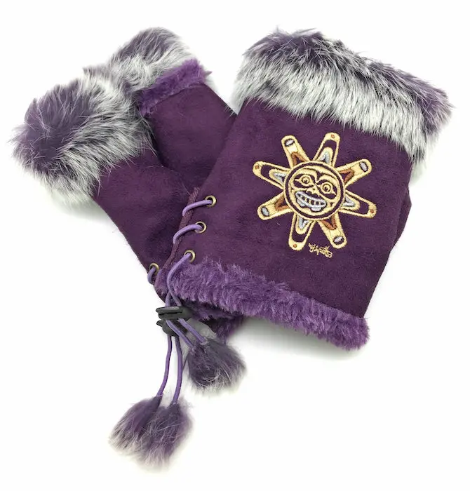 Totemic Sun Fingerless Gloves – Hand-Knit Wool Blend With Native-Inspired Motif 1