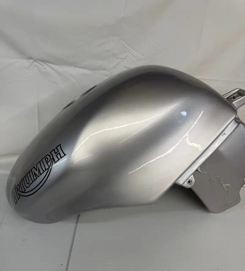 Triumph Daytona 955I Metallic Silver Fuel Tank 1