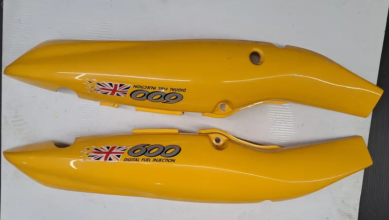 Triumph Tt600 Seat-Mounted Fairing Panels 1