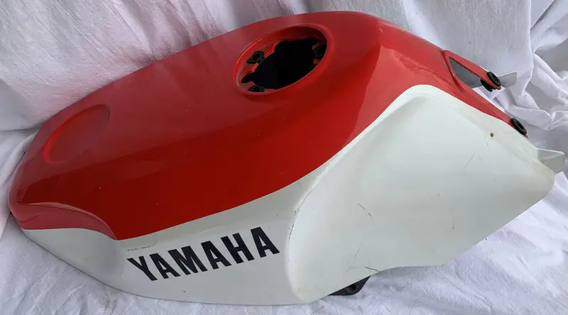 Yamaha Fzr400 Gas Tank Cover 1