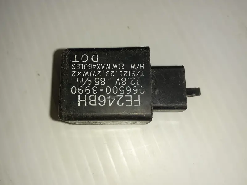 Yamaha Yzf-R1 Flasher Relay – Turn Signal Control Module 1
