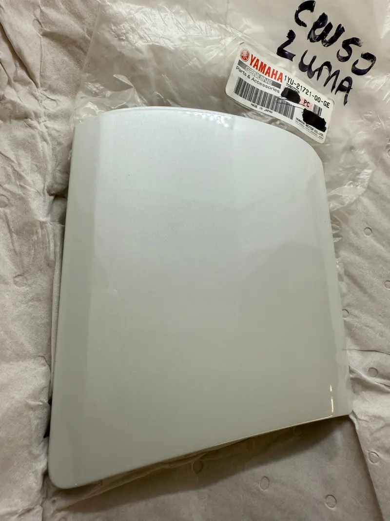 Yamaha Zuma Cw50 Silky White Side Cover – Right Or Left (Sold Separately) 1