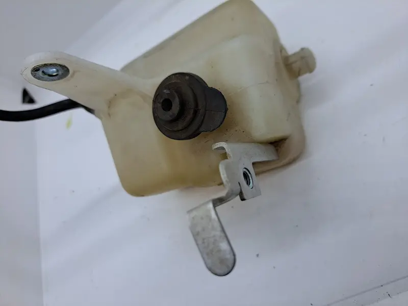 Yzf-R1 Coolant Reservoir Tank With Cap And Hose Fittings 1