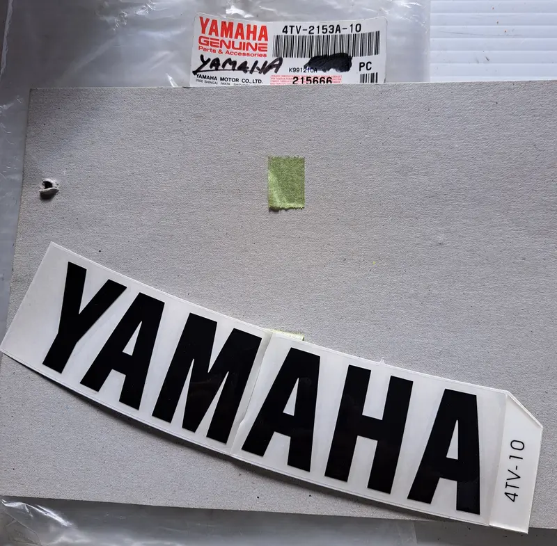 Yzf-R1 Fuel Tank Badge Emblem 1
