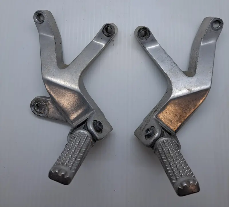 Yzf600R Passenger Footpegs 1